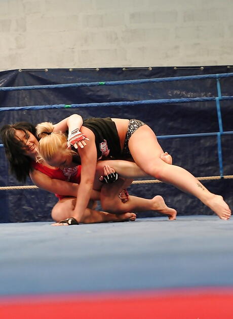 Hot girls Kathia Nobili and Angell Summers in catfight lesbian action 